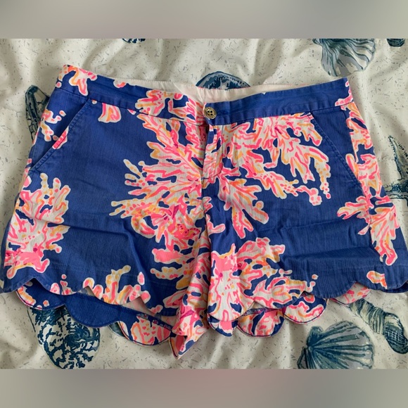 Lilly Pulitzer Pants - EUC Lilly Pulitzer Buttercup shorts size 10